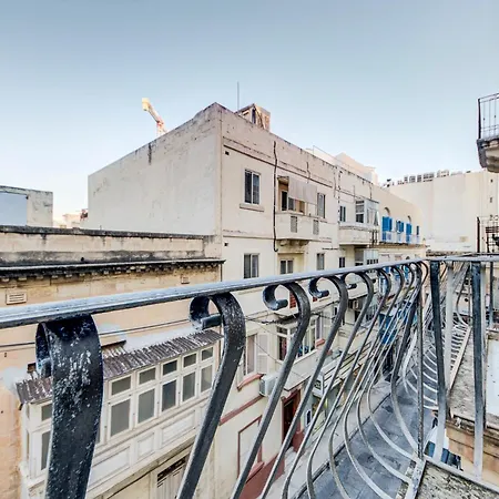 Bright Stay, Balcony Bliss & Location By 360 Estates Apartman *