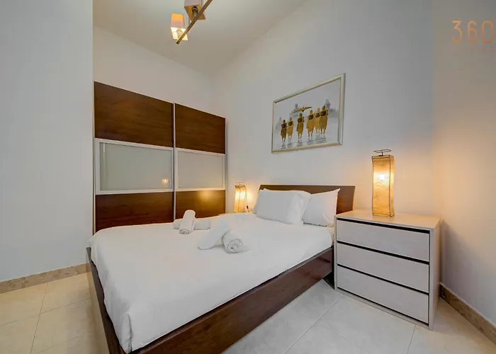 Apartman Bright Stay, Balcony Bliss & Location By 360 Estates