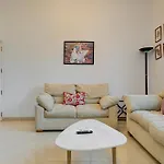 Bright Stay, Balcony Bliss & Location By 360 Estates