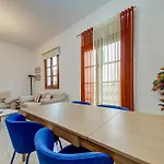 Bright Stay, Balcony Bliss & Location By 360 Estates Apartment