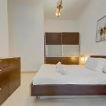 Bright Stay, Balcony Bliss & Location By 360 Estates