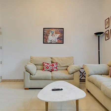Bright Stay, Balcony Bliss & Location By 360 Estates
