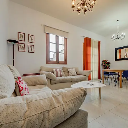 Bright Stay, Balcony Bliss & Location By 360 Estates *