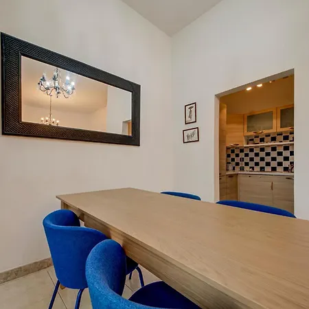 Bright Stay, Balcony Bliss & Location By 360 Estates *