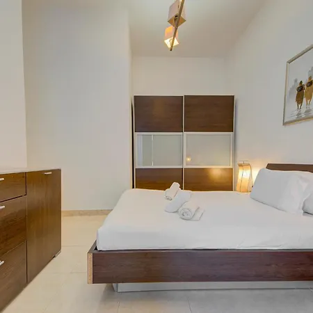 Bright Stay, Balcony Bliss & Location By 360 Estates