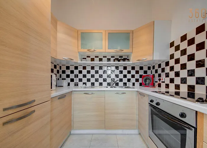 Bright Stay, Balcony Bliss & Location By 360 Estates Σλιέμα