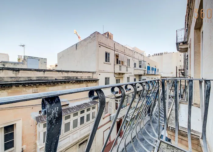 Bright Stay, Balcony Bliss & Location By 360 Estates Διαμέρισμα *