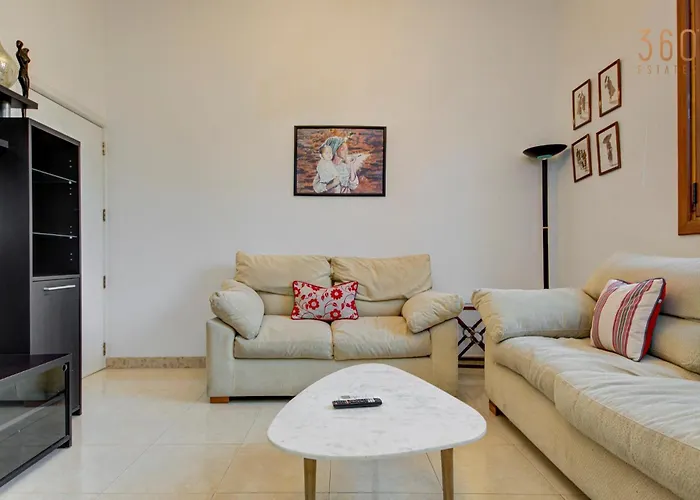 Bright Stay, Balcony Bliss & Location By 360 Estates