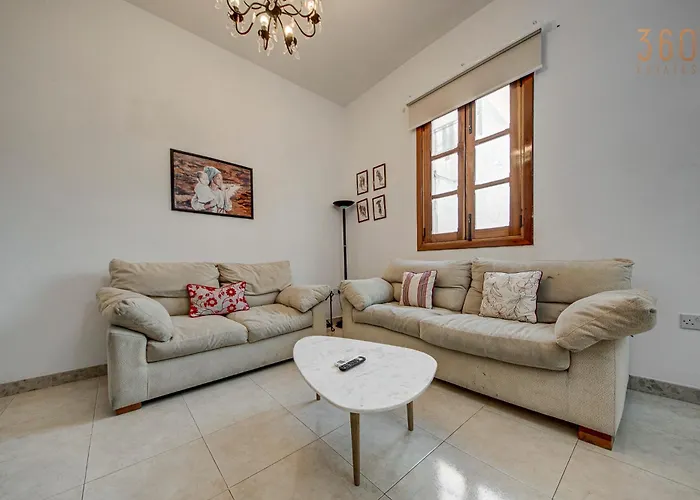 Bright Stay, Balcony Bliss & Location By 360 Estates Σλιέμα