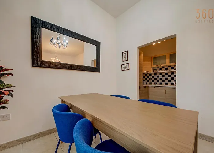 Bright Stay, Balcony Bliss & Location By 360 Estates *