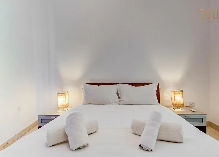 Bright Stay, Balcony Bliss & Location By 360 Estates Διαμέρισμα