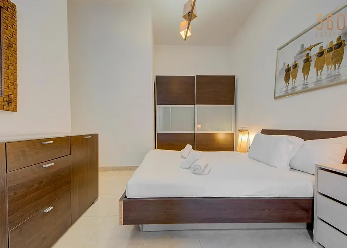 Bright Stay, Balcony Bliss & Location By 360 Estates