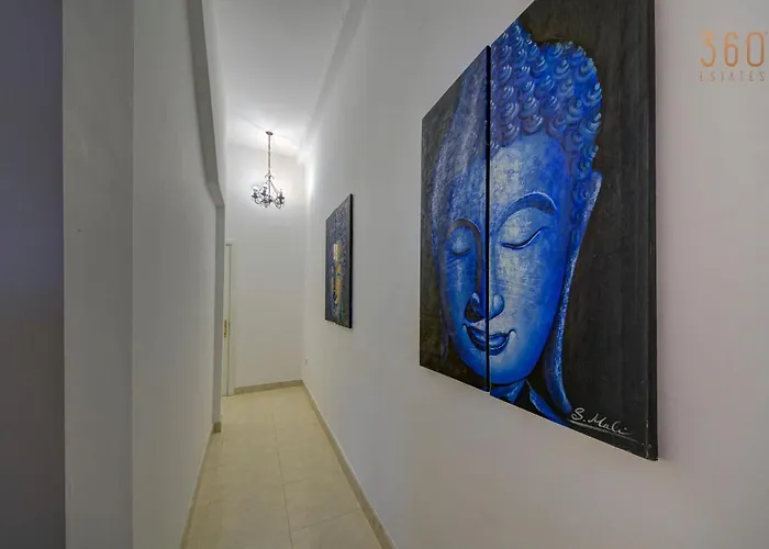 Bright Stay, Balcony Bliss & Location By 360 Estates *