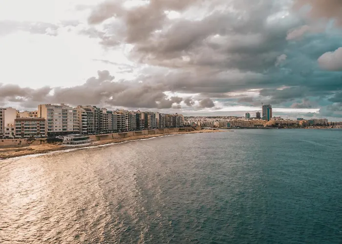 Bright Stay, Balcony Bliss & Location By 360 Estates *