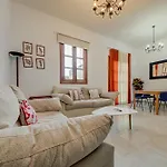 Bright Stay, Balcony Bliss & Location By 360 Estates *